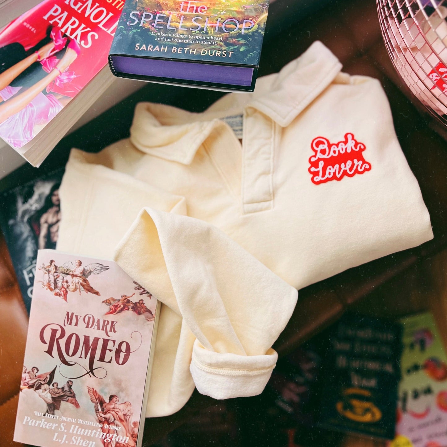 BOOK LOVER EMBRIODERED PATCH POLO CREWNECK