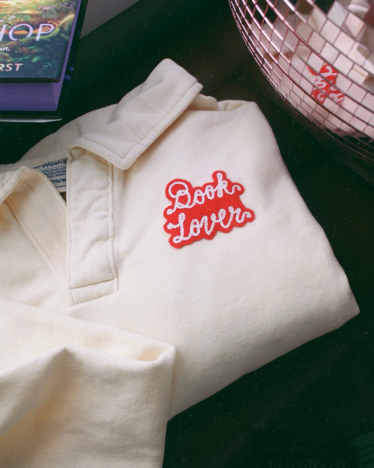BOOK LOVER EMBRIODERED PATCH POLO CREWNECK