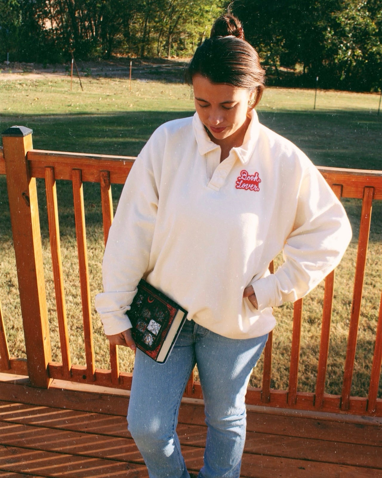 BOOK LOVER EMBRIODERED PATCH POLO CREWNECK