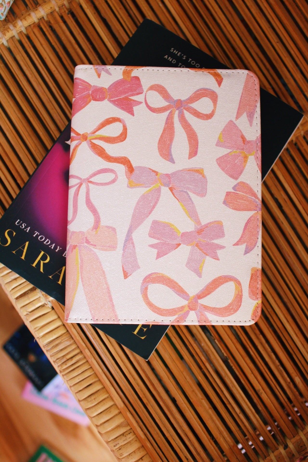 PINK BOWS KINDLE CASE