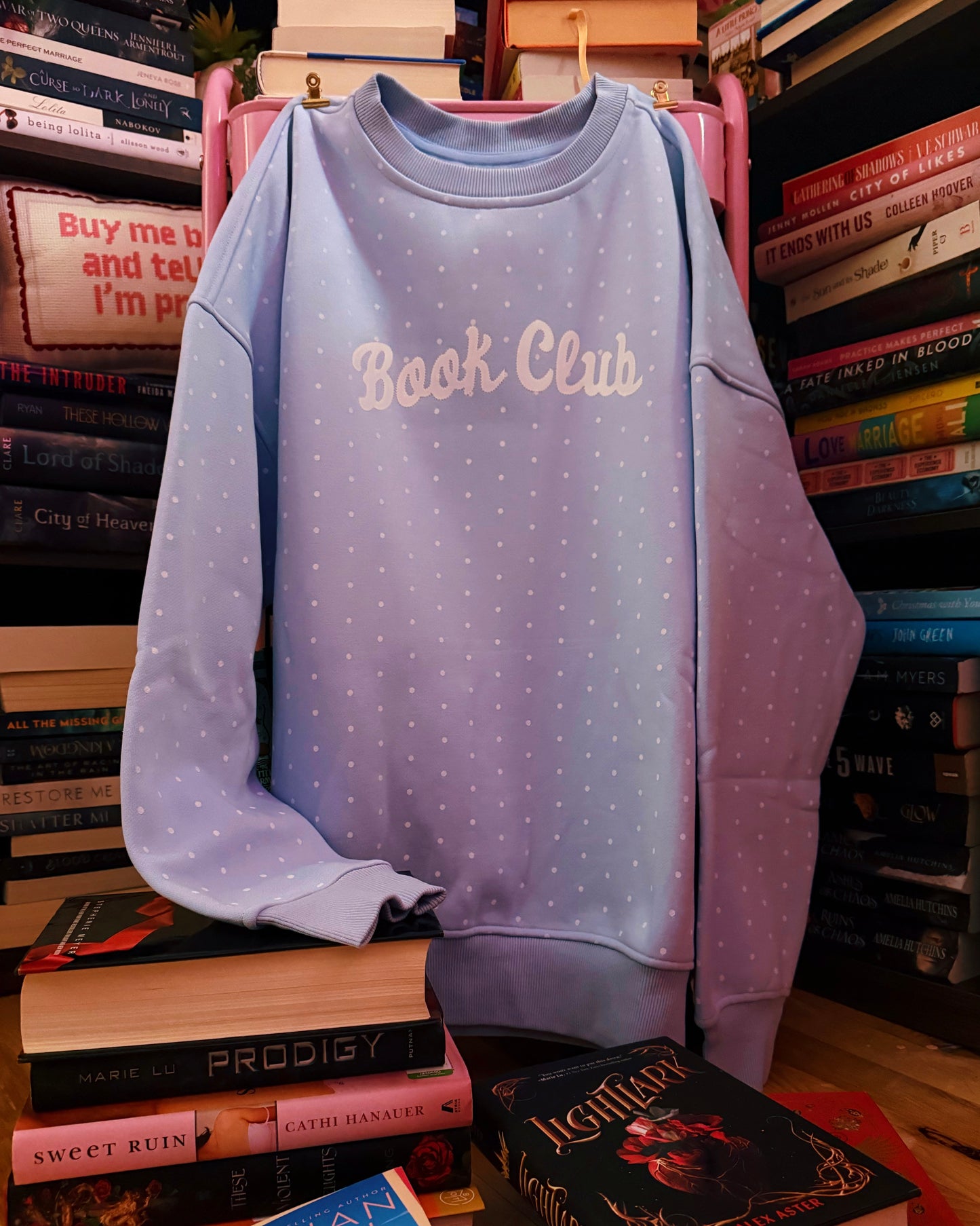 BOOK CLUB APPLIQUE POLKA DOT CREWNECK