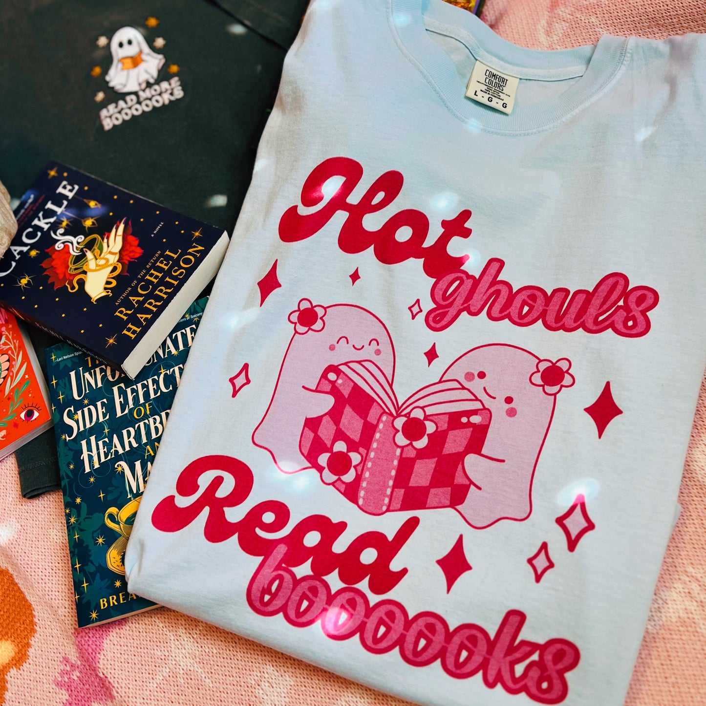 HOT GHOULS READ BOOKS TEE