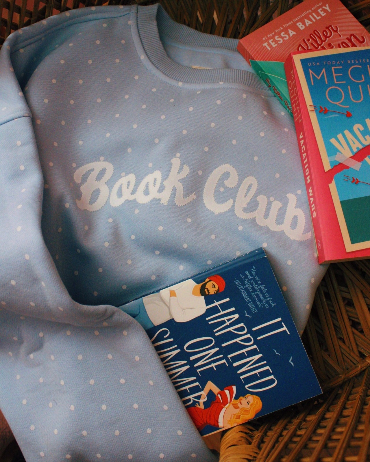 BOOK CLUB APPLIQUE POLKA DOT CREWNECK