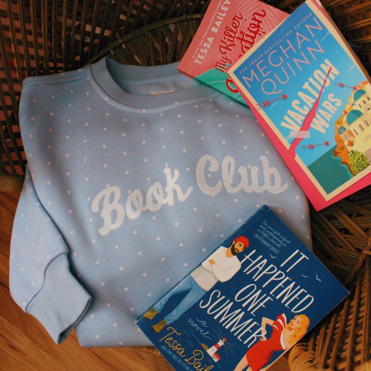 BOOK CLUB APPLIQUE POLKA DOT CREWNECK