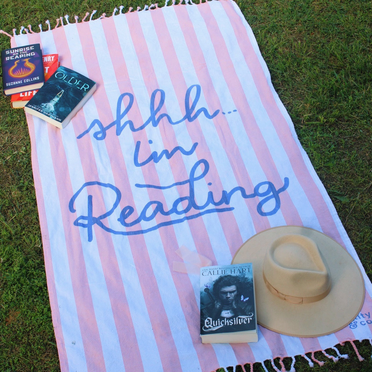 SHHH I’M READING BEACH TOWEL
