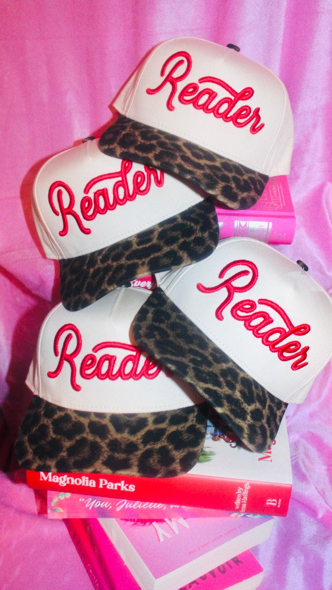 PUFF EMBROIDERED READER CHEETAH HAT