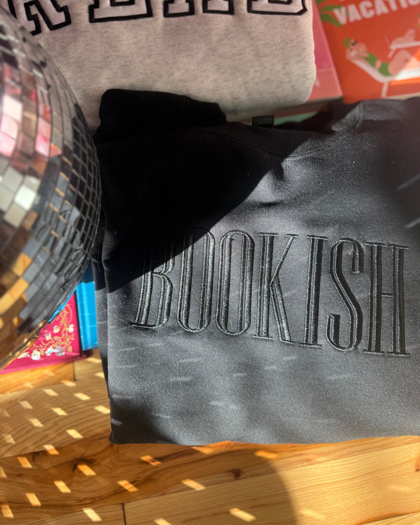 BLACK TONE ON TONE EMBROIDERED CREWNECK