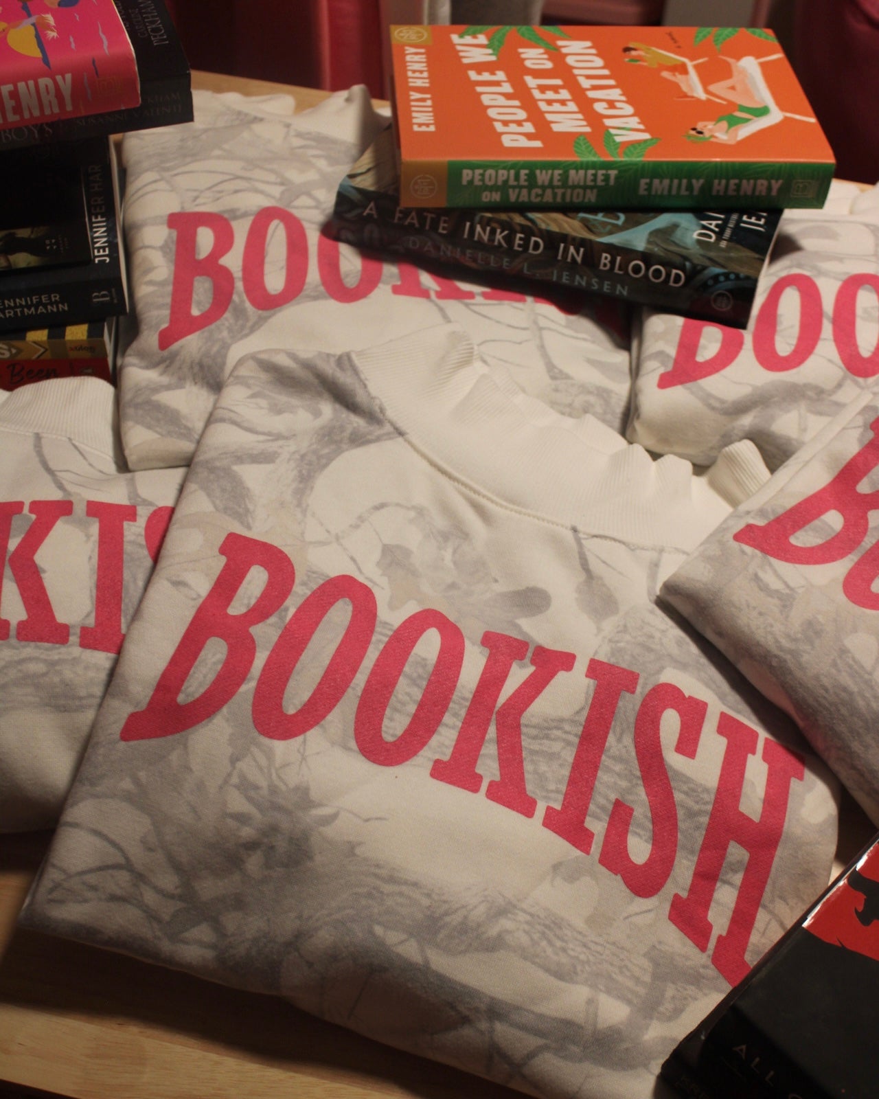BOOKISH CAMO MOCK NECK