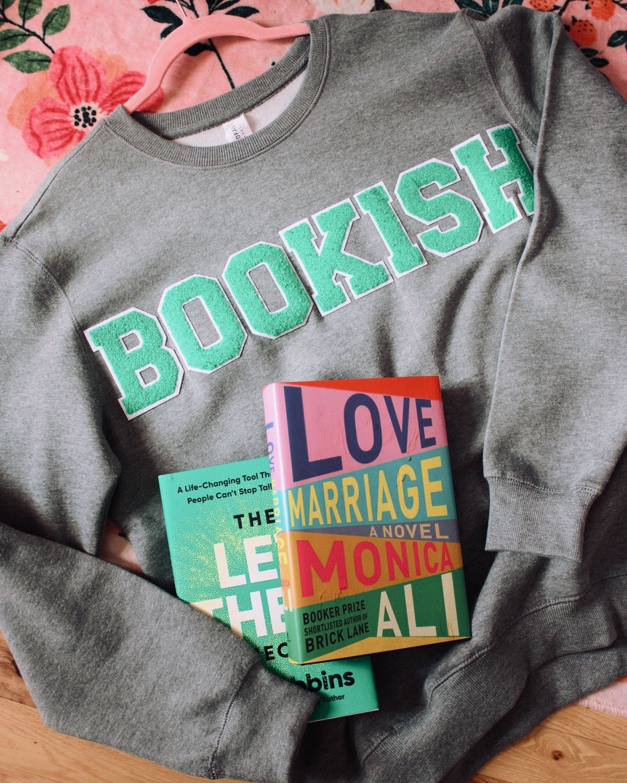 GREEN BOOKISH PATCH CREWNECK