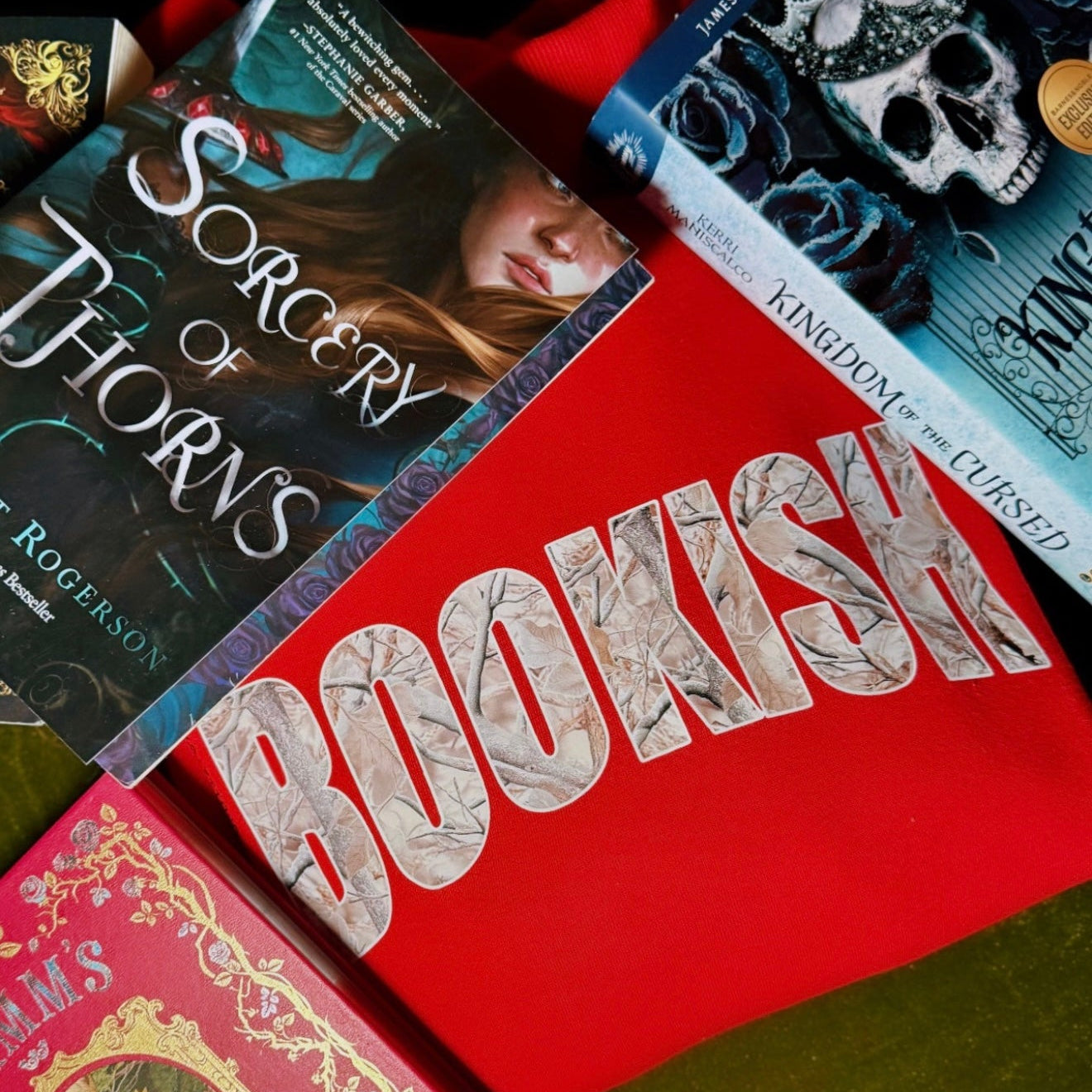 CAMO BOOKISH CREWNECK