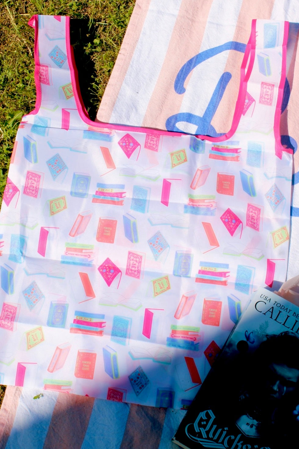 BOOK CLUB BOOK PATTERN TOTE