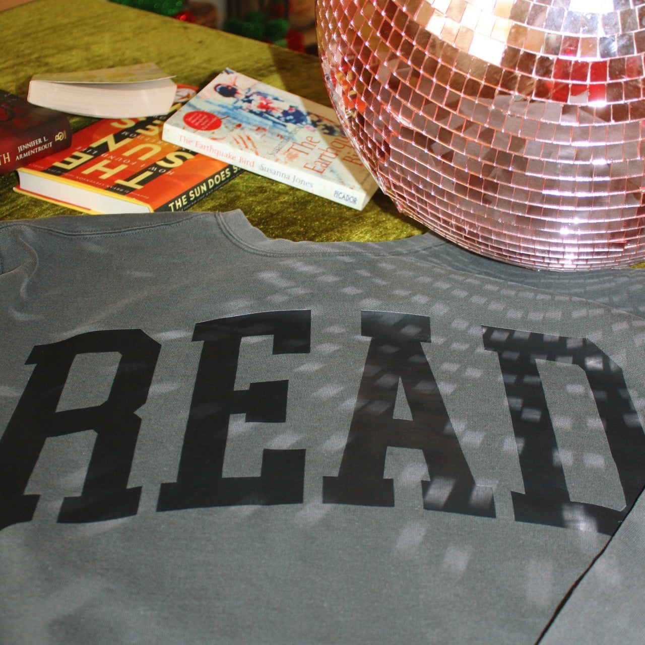 OVERSIZED READ PRINT COMFORT COLOR CREW