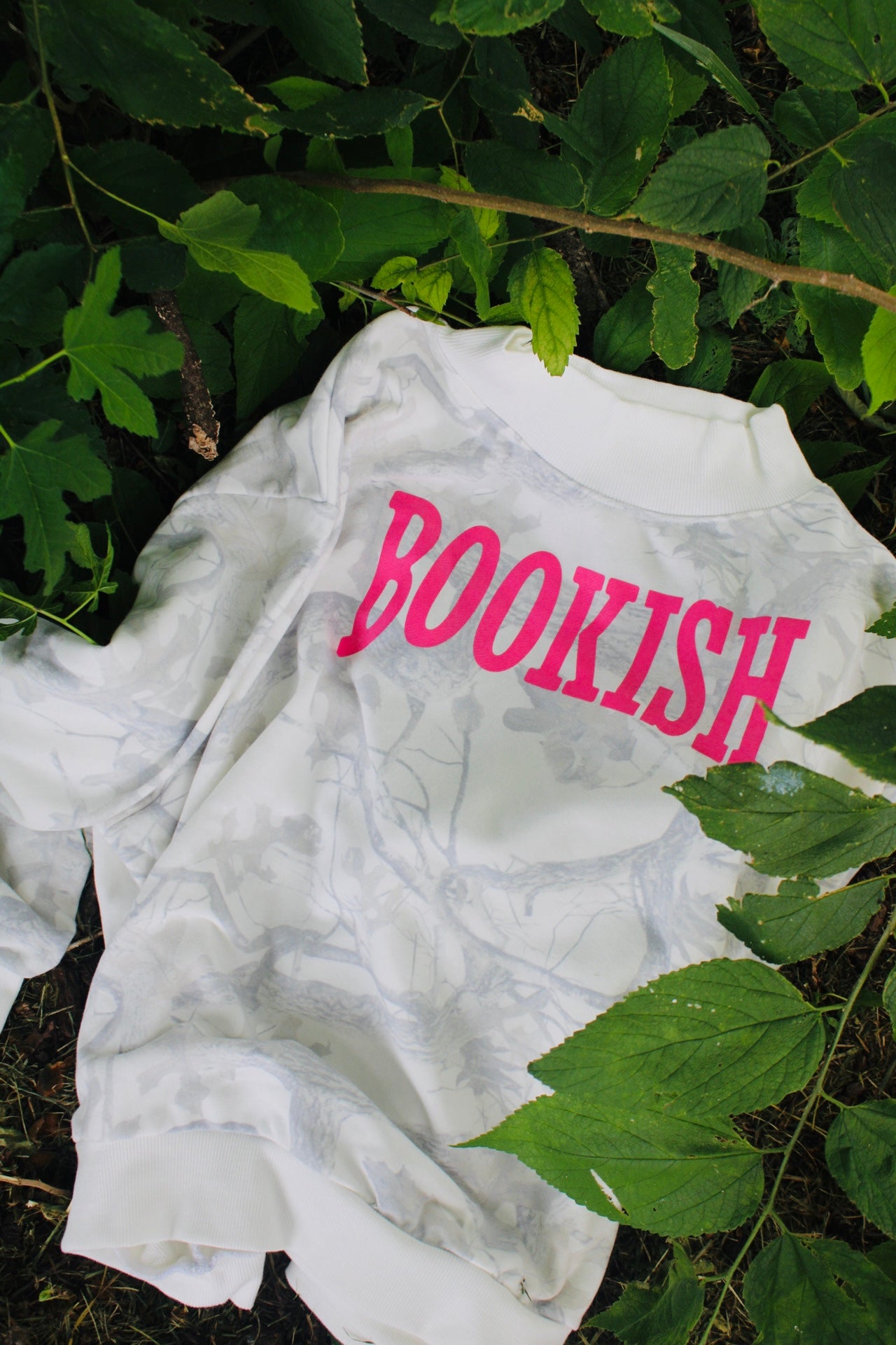 BOOKISH CAMO MOCK NECK
