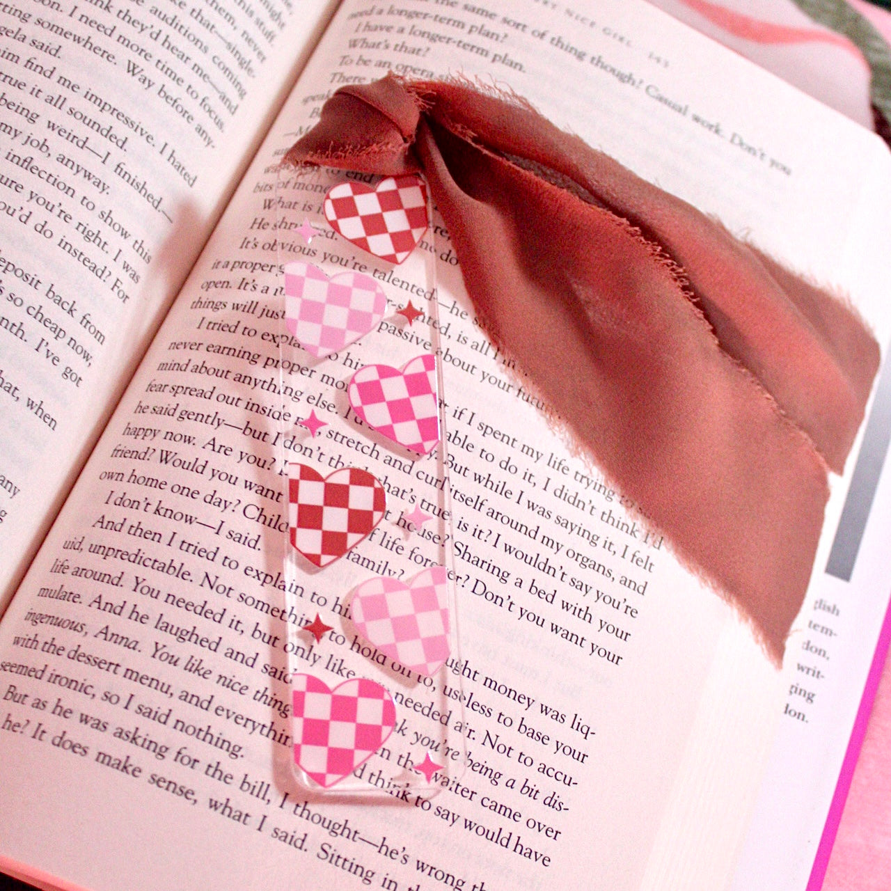 ARYLIC "CHECKERED HEARTS" BOOKMARK