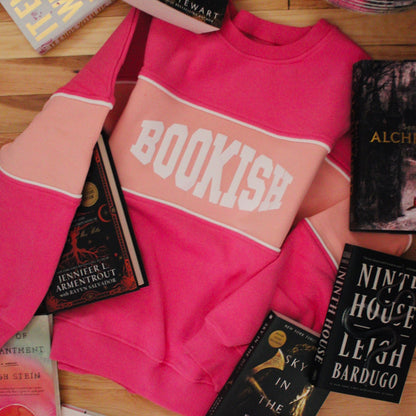 COLOR BLOCK BOOKISH PUFF PRINT CREWNECK