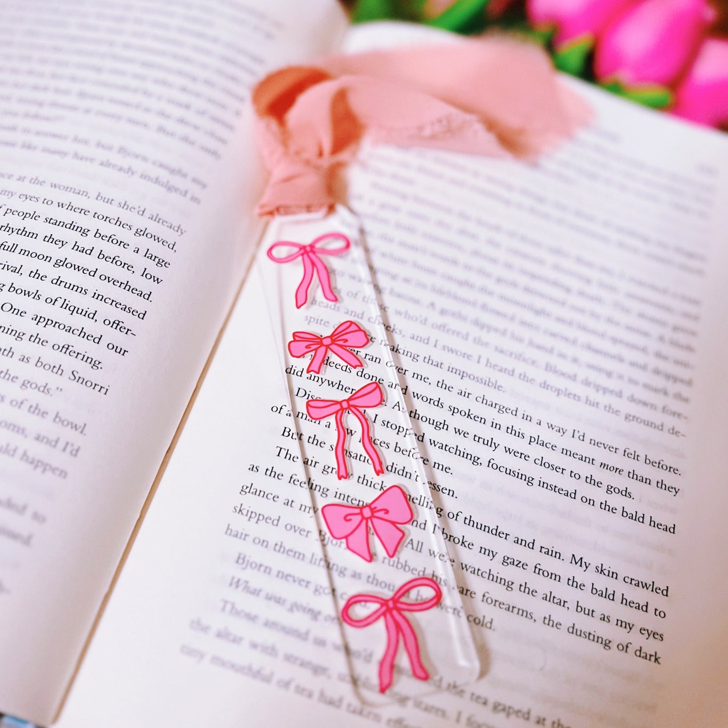 ARYLIC "BOWS" BOOKMARK