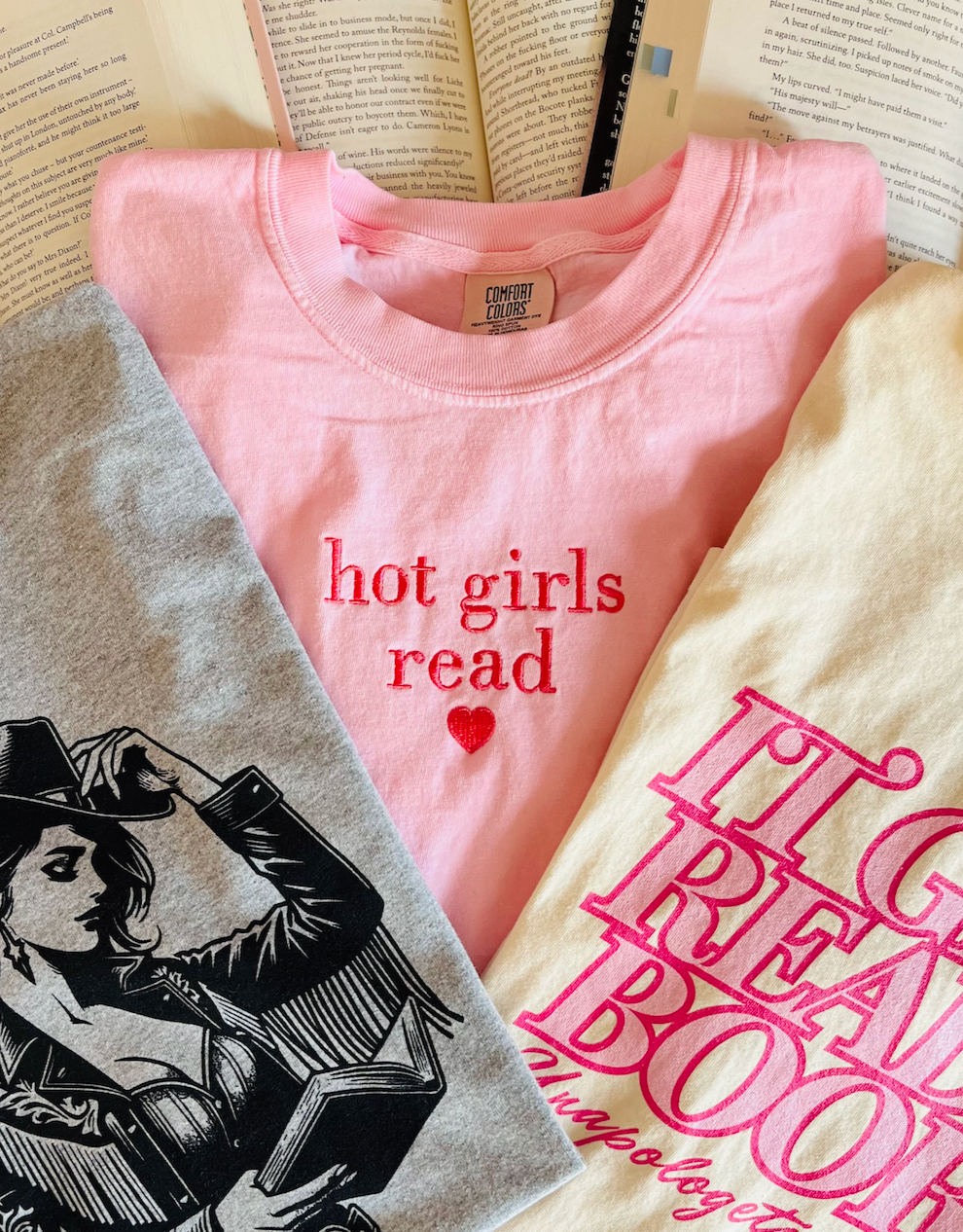 HOT GIRLS READ EMBROIDERED COMFORT COLOR TEE