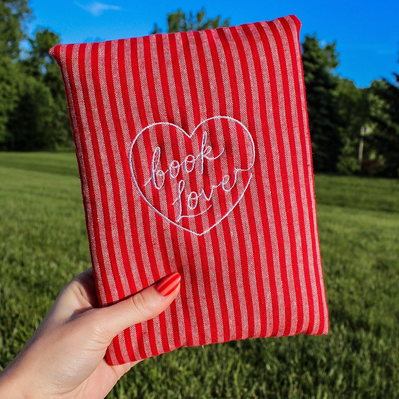 BOOK LOVER EMBROIDERED E-READER SLEEVE